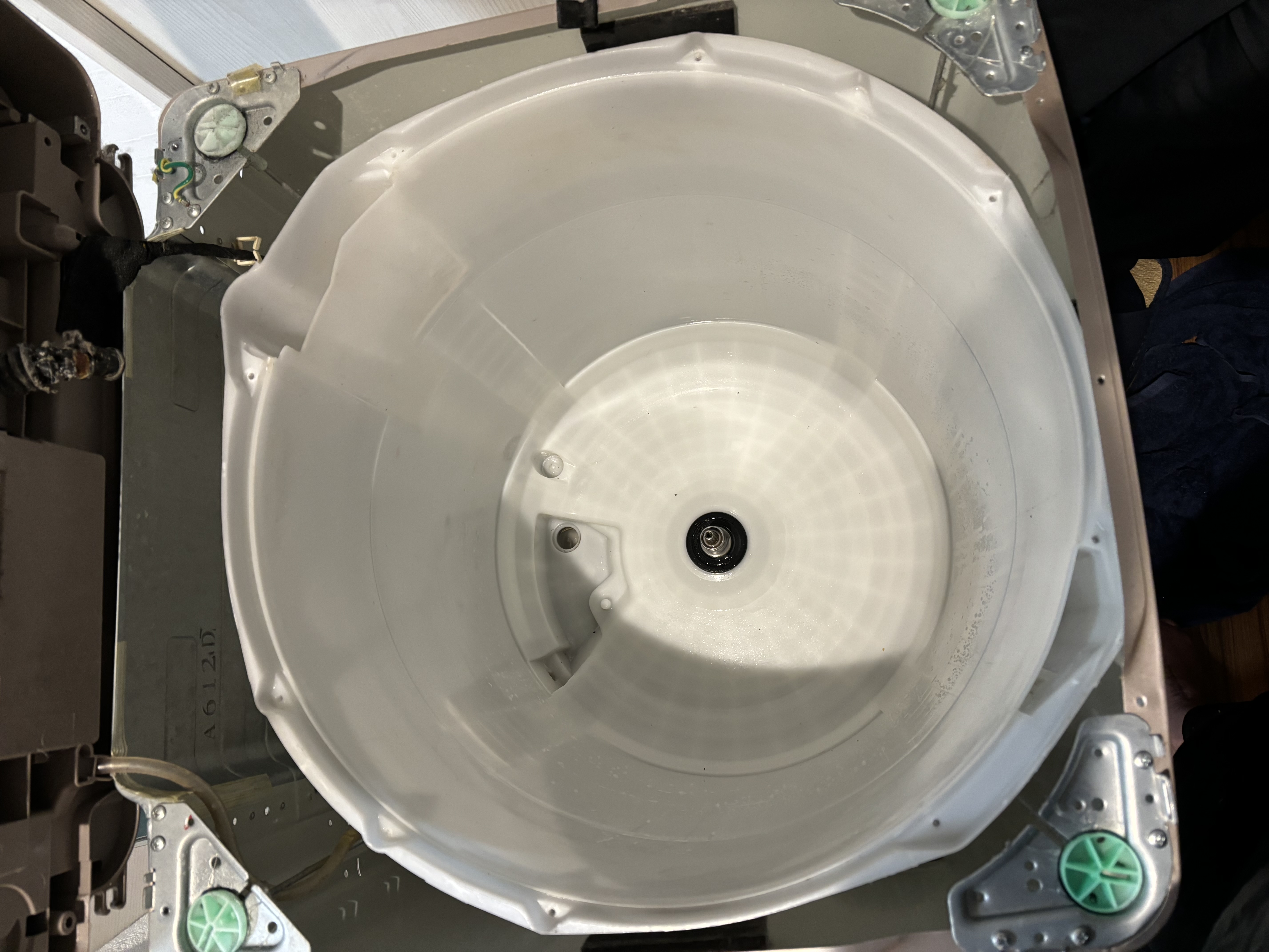 縦型洗濯機の脱水時にする「異常音」！汚れの蓄積が原因でクリーニングで直るケース