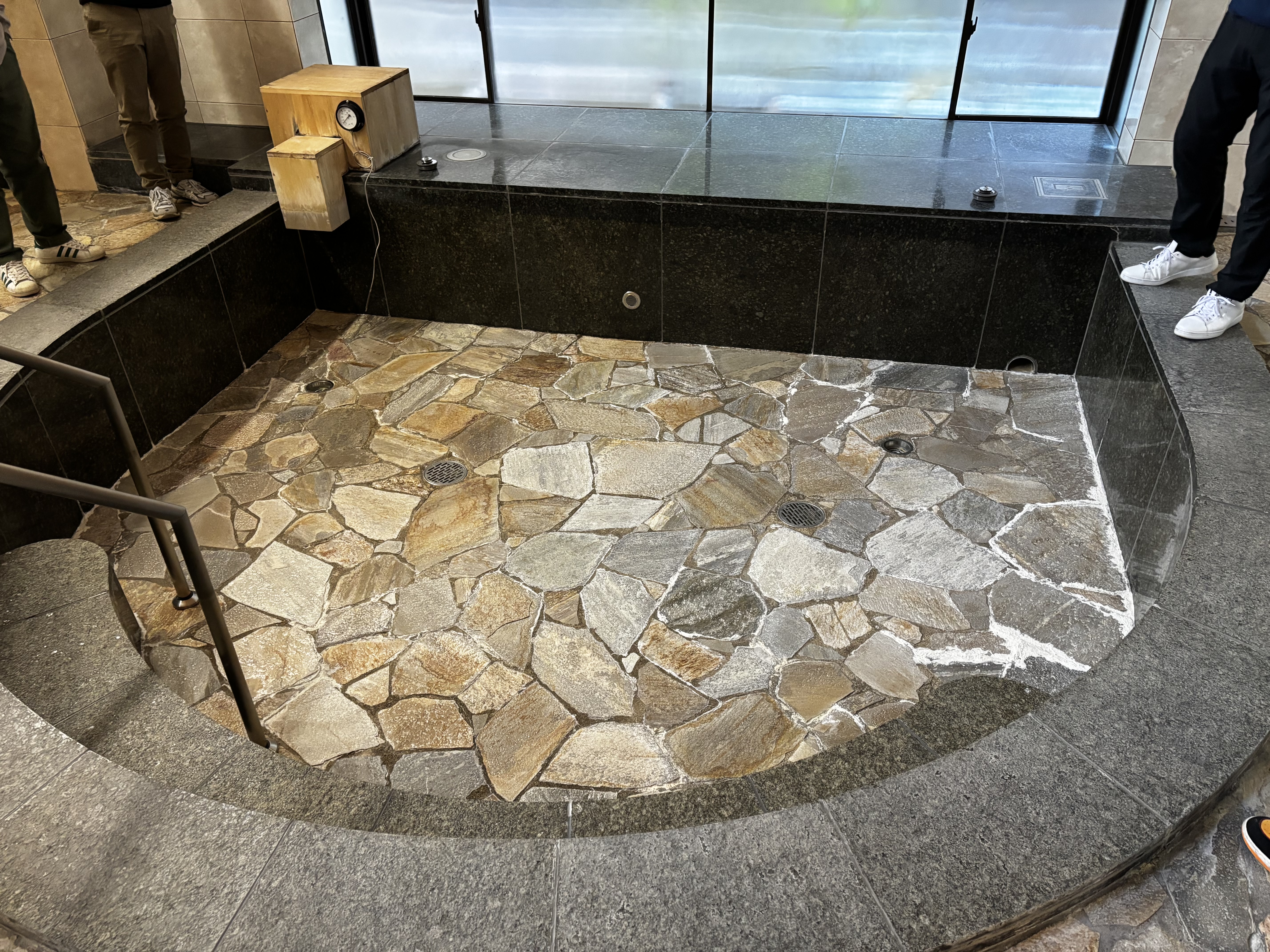 介護施設の安全を守る！風呂釜配管洗浄でレジオネラ菌から守ります。